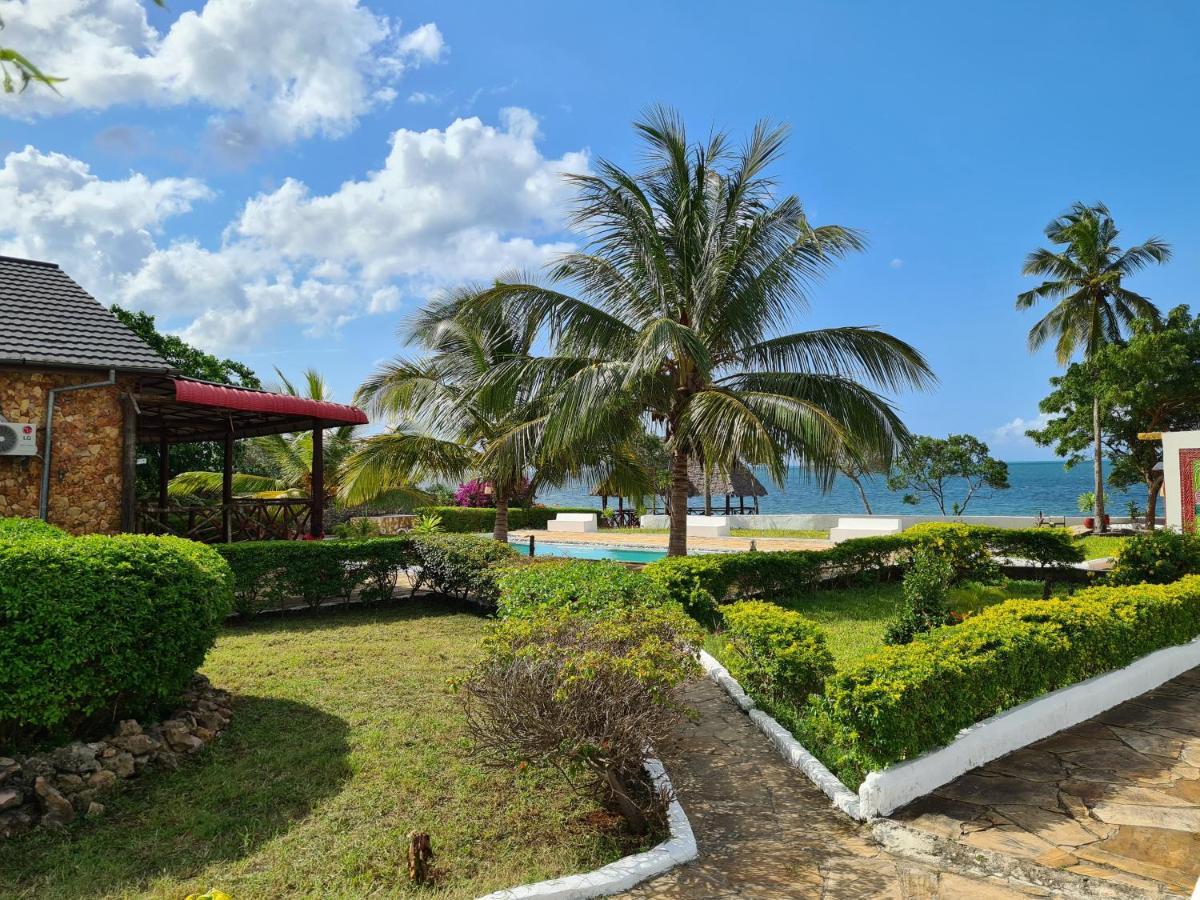 Hotel Ivory Ocean View Marumbi Esterno foto