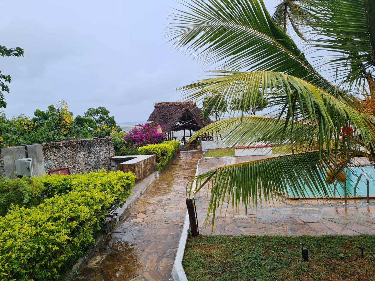 Hotel Ivory Ocean View Marumbi Esterno foto