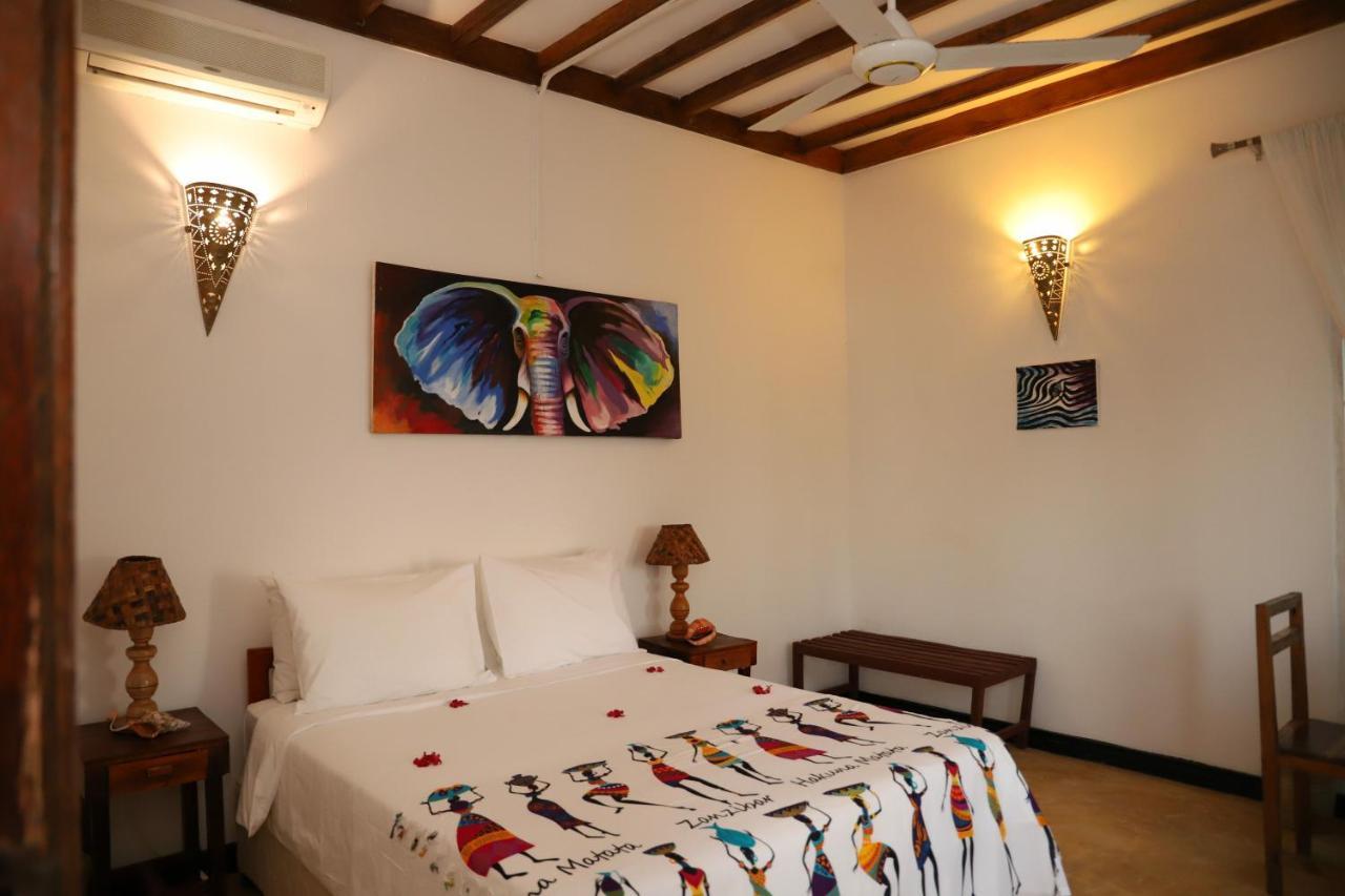 Hotel Ivory Ocean View Marumbi Esterno foto